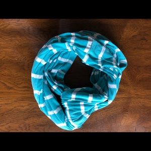 Itzy Ritzy Infinity Nursing Cover/Scarf.